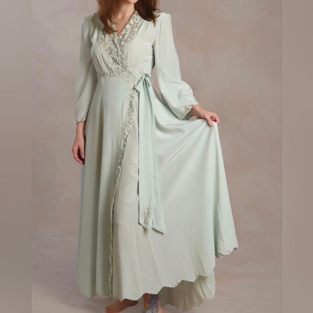 1940s Dressing Gown/Wrap/Peignoir In Soft Green - Picture 7 of 14